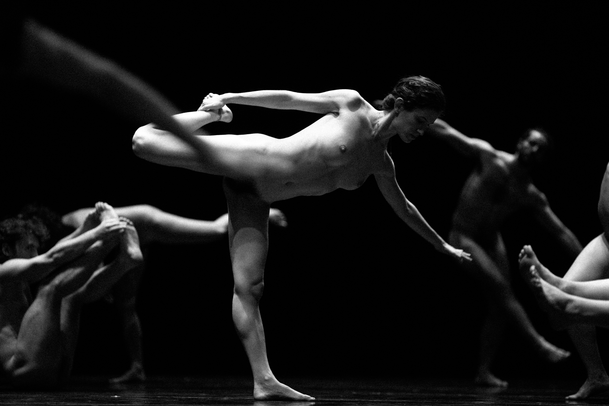танец голые мужчины фото 95